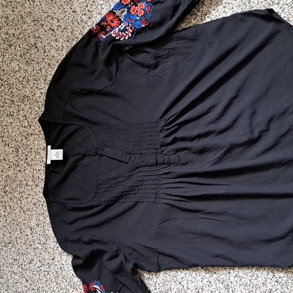 Embroidered sleeved shirt. - Picture 4 of 6